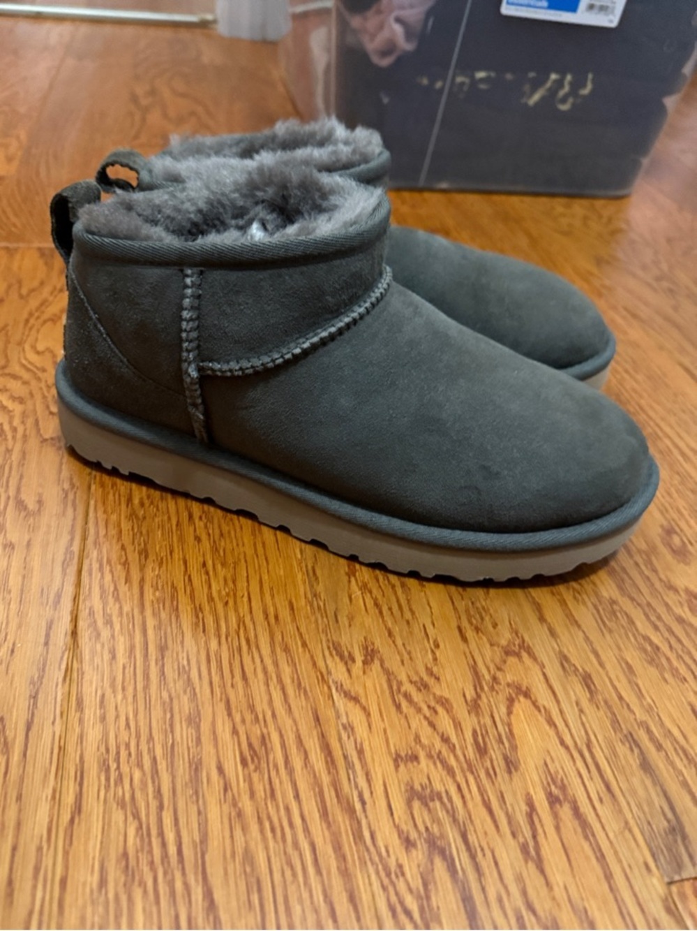 UGG Womens Ankle Boot - Hunter Green. size 7